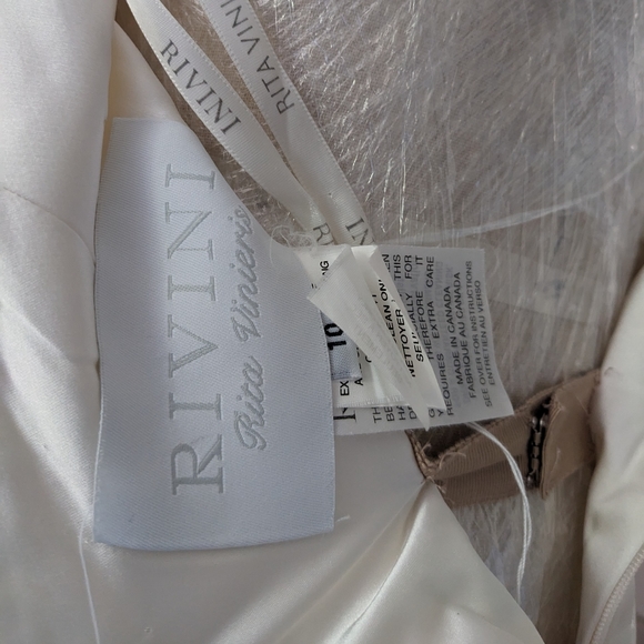 NWOT 💯 Silk Ivory Wedding Gown Street 6 $7k - Picture 5 of 12